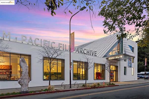 Exterior, Facade, None