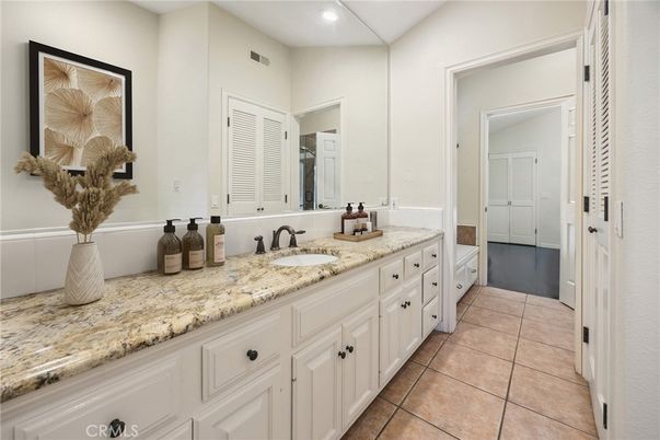 Bathroom, Dual Sink Vanities, Interior, Recessed Lighting