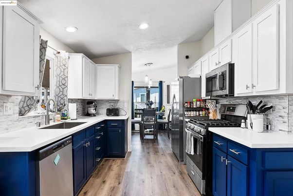 Dining room, Interior, Kitchen, Pendant Lights, Recessed Lighting, Stainless Steel Appliances, Wood Texture Flooring