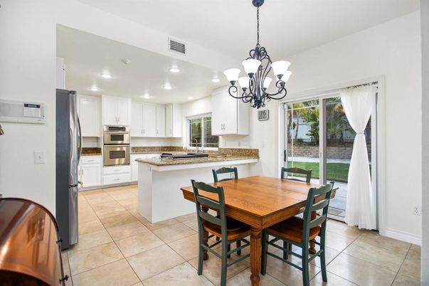 Chandelier, Dining room, Interior, Kitchen, Recessed Lighting, Stainless Steel Appliances