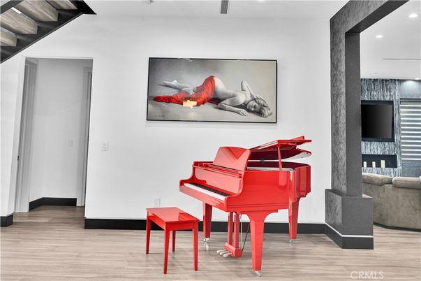 Interior, Piano, Recessed Lighting, Wood Texture Flooring