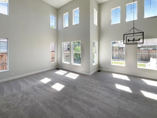 Empty room, Interior, Pendant Lights