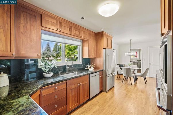 Dining room, Interior, Kitchen, Pendant Lights, Recessed Lighting, Wood Texture Flooring