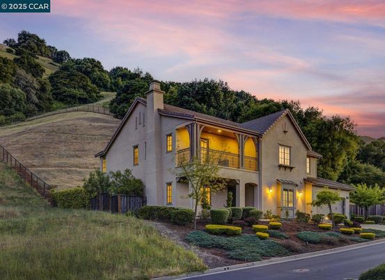 Backyard, Exterior, Facade, Mediterranean