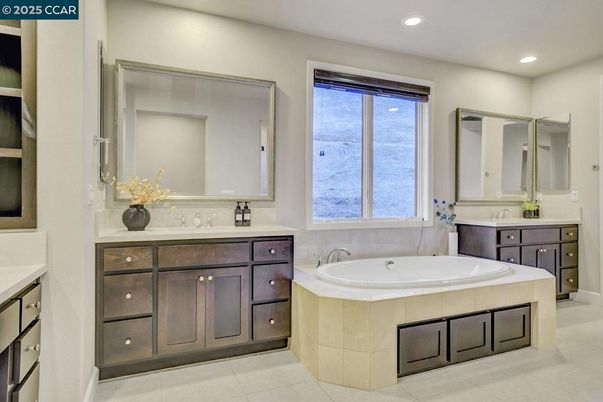 Bathroom, Dual Sink Vanities, Interior, Recessed Lighting