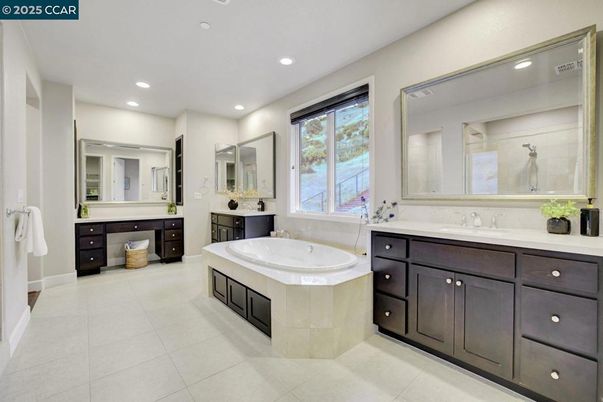 Bathroom, Dual Sink Vanities, Interior, Recessed Lighting