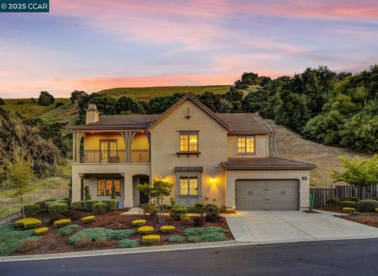 Attached, Exterior, Facade, Mediterranean