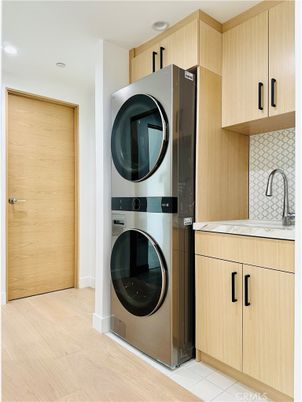 Interior, Kitchen, Recessed Lighting, Utility Closets, Washer, Wood Texture Flooring