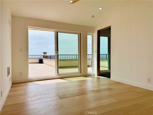 Empty room, Interior, Recessed Lighting, Water, Wood Texture Flooring