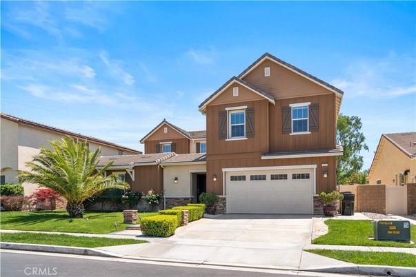 Attached, Exterior, Facade, American Craftsman