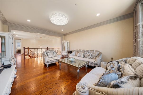 Chandelier, Interior, Living room, Recessed Lighting, Wood Texture Flooring