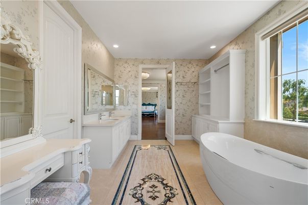 Bathroom, Dual Sink Vanities, Free Standing Baths, Interior, Recessed Lighting, Walk-in Closets