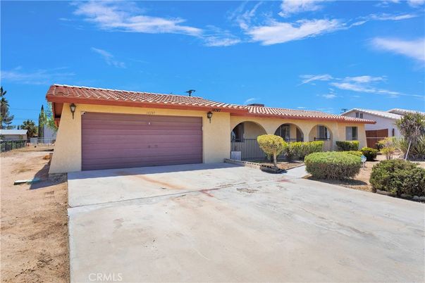 Attached, Exterior, Facade, Mediterranean