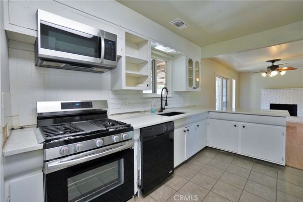 Fireplace, Interior, Kitchen, Stainless Steel Appliances