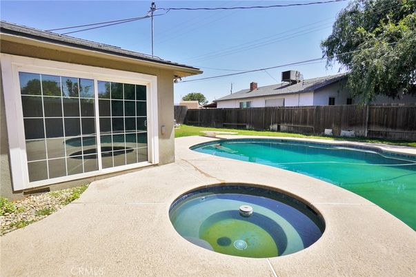Exterior, Pool