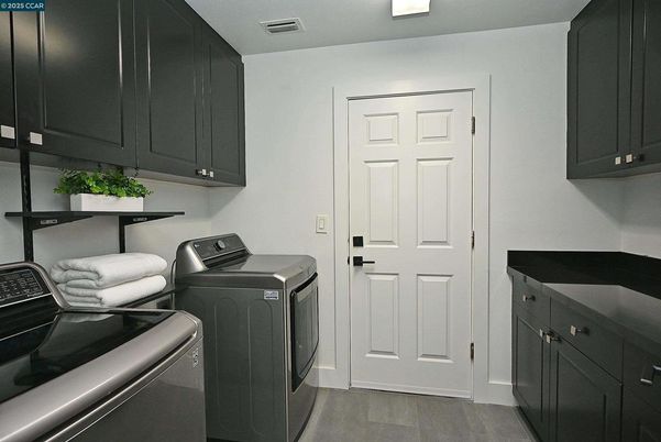 Interior, Washer, Wood Texture Flooring