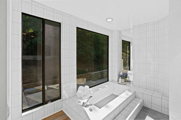 Bathroom, Interior, Recessed Lighting