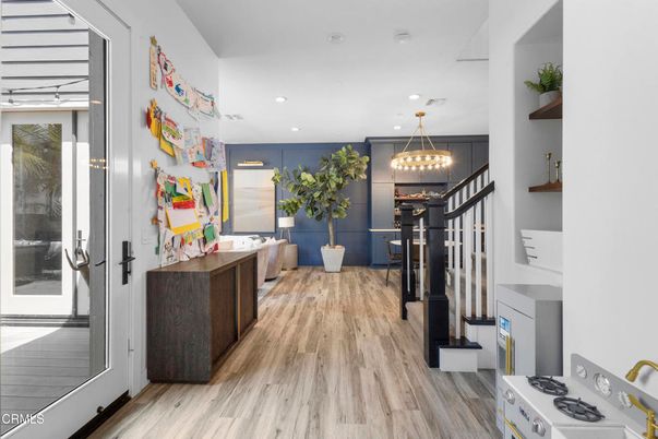 Interior, Pendant Lights, Recessed Lighting, Wood Texture Flooring
