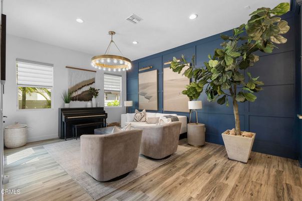 Interior, Living room, Pendant Lights, Piano, Recessed Lighting, Wood Texture Flooring