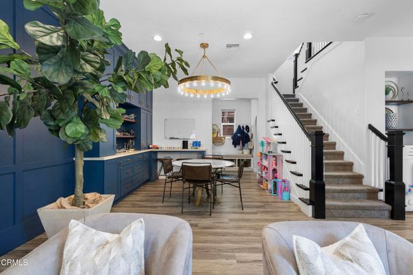 Chandelier, Dining room, Interior, Pendant Lights, Recessed Lighting, Wood Texture Flooring