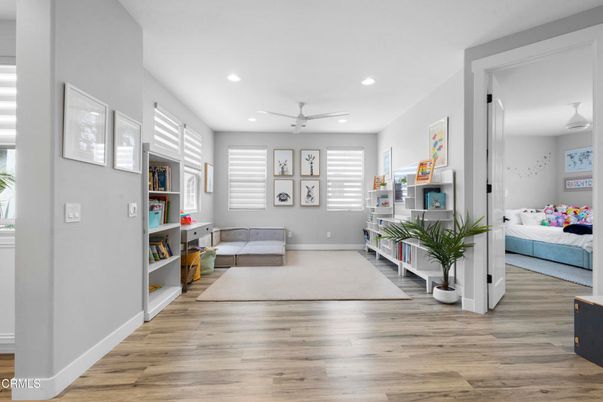 Interior, Recessed Lighting, Wood Texture Flooring