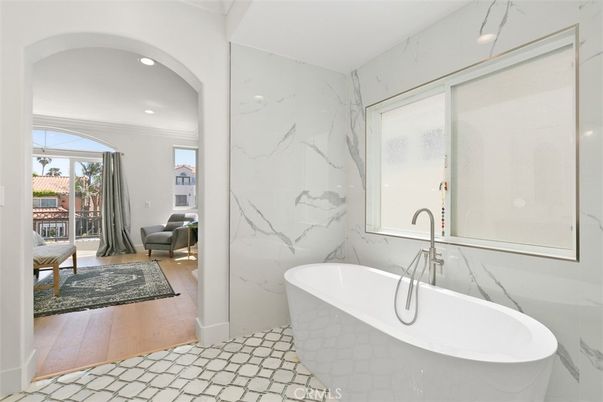 Bathroom, Free Standing Baths, Interior, Marble Walls, Recessed Lighting, Wood Texture Flooring