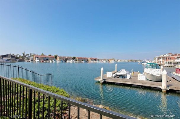 Exterior, Lake