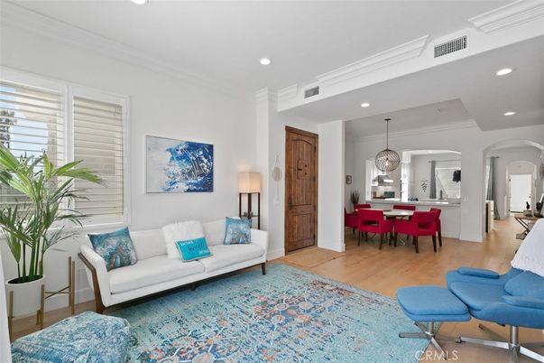 Dining room, Interior, Living room, Pendant Lights, Recessed Lighting, Wood Texture Flooring