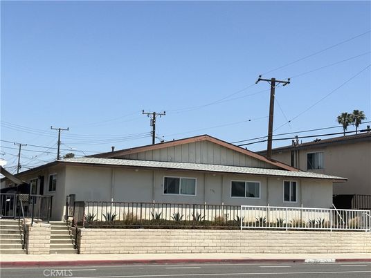 Exterior, Facade, Ranch