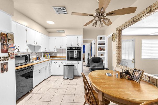 Dining room, Interior, Kitchen, Recessed Lighting