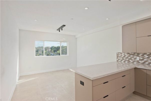 Empty room, Interior, Pendant Lights, Recessed Lighting