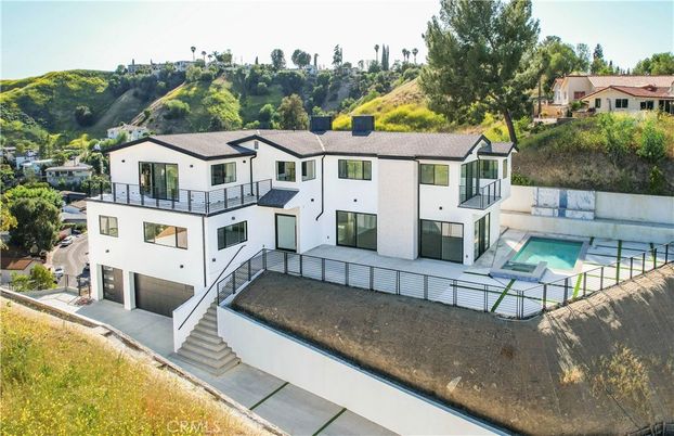 Attached, Exterior, Facade, Pool, Modern