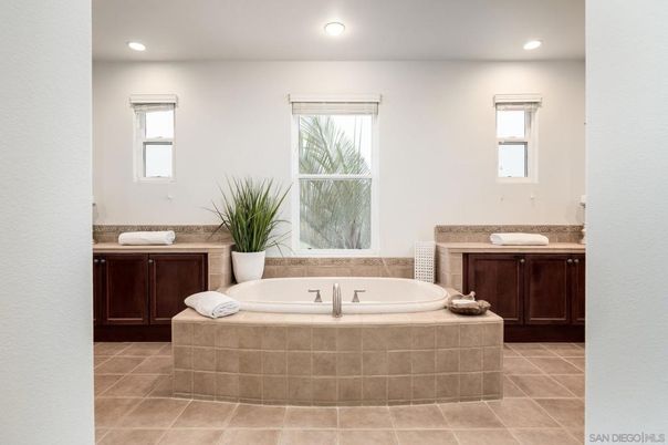 Bathroom, Interior, Recessed Lighting