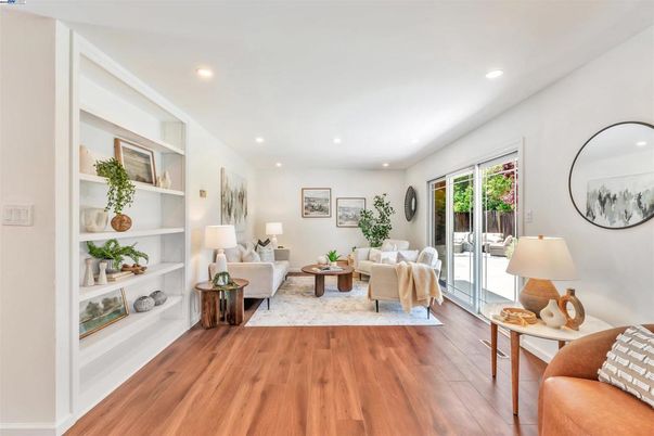 Interior, Living room, Recessed Lighting, Wood Texture Flooring
