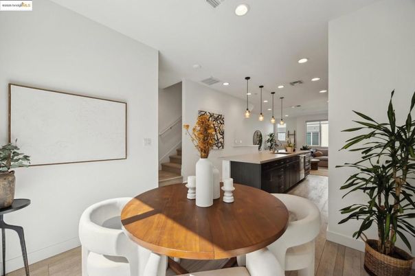 Dining room, Interior, Kitchen, Pendant Lights, Recessed Lighting, Wood Texture Flooring