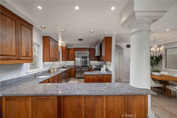 Chandelier, Dining room, Interior, Kitchen, Recessed Lighting, Stainless Steel Appliances