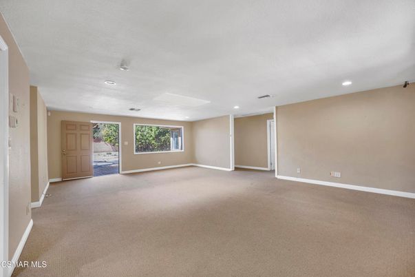 Empty room, Interior, Recessed Lighting
