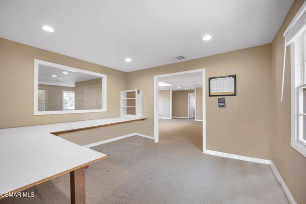 Empty room, Interior, Recessed Lighting