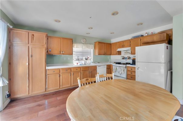 Dining room, Interior, Kitchen, Recessed Lighting, Wood Texture Flooring