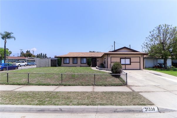 Attached, Exterior, Facade, Ranch