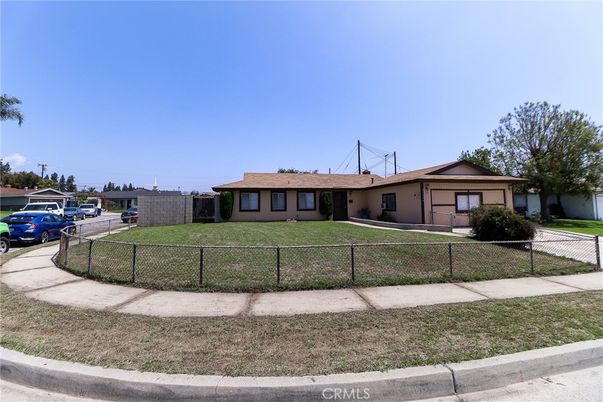 Exterior, Facade, Ranch