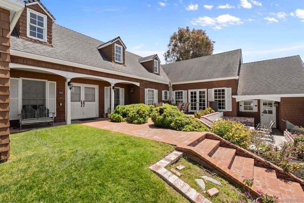 Exterior, Facade, Cape Cod