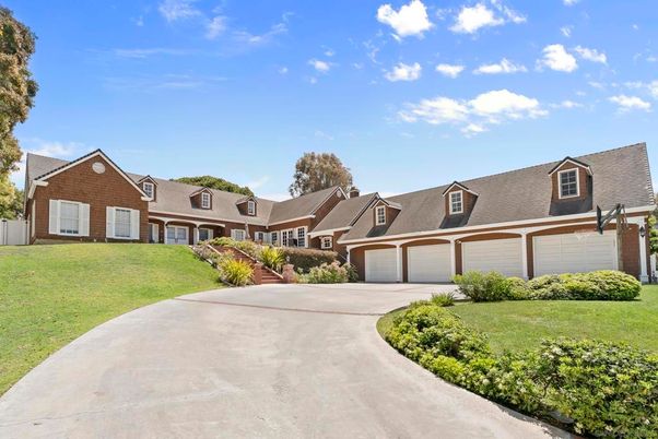 Attached, Exterior, Facade, Brick Facade, Cape Cod
