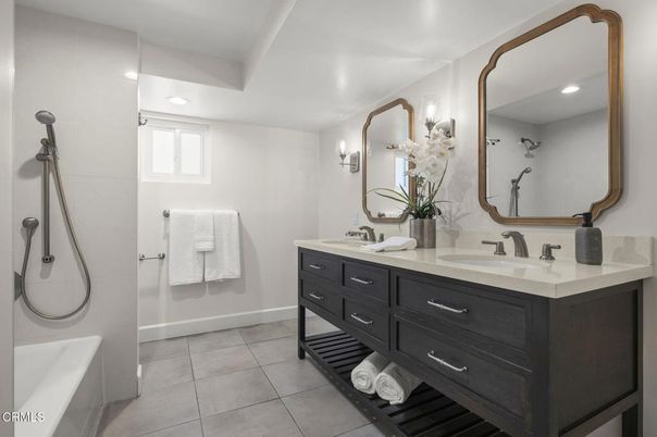 Bathroom, Dual Sink Vanities, Interior, Recessed Lighting