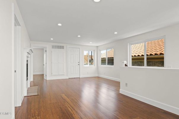 Empty room, Interior, Recessed Lighting, Wood Texture Flooring