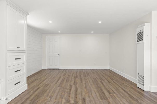 Empty room, Interior, Recessed Lighting, Wood Texture Flooring