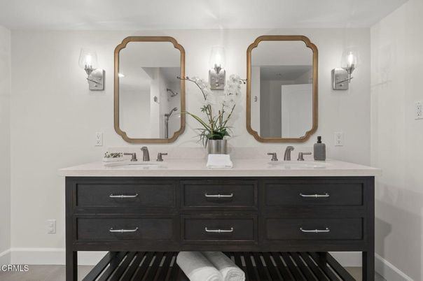 Bathroom, Dual Sink Vanities, Interior