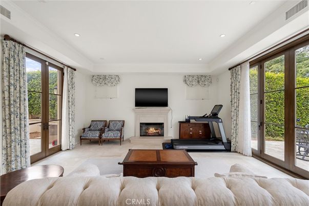 Fireplace, Fitness Equipment, Interior, Living room, Recessed Lighting