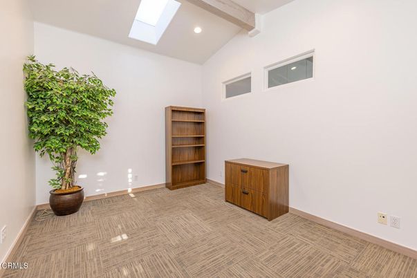 Empty room, Interior, Recessed Lighting, Wooden Beams