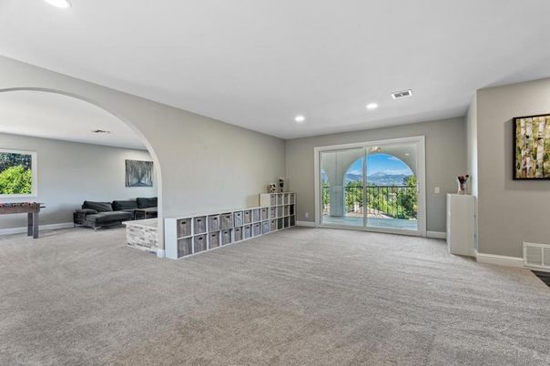 Game Room, Interior, Recessed Lighting